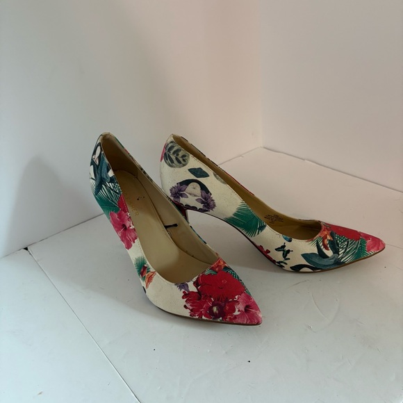 Marc Fisher floral print pumps - Picture 3 of 9